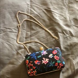 NWOT Perfect spring floral mini crossbody! 🌸💐🌷
